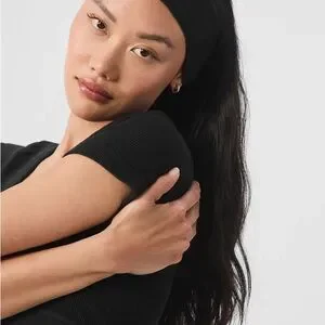 Alo Yoga NWT Performance Conquer Black Headband Performance Conquer Headband - Black | ALO main image 3
